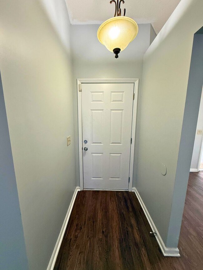 Building Photo - 4/2 with access to Community Amenities