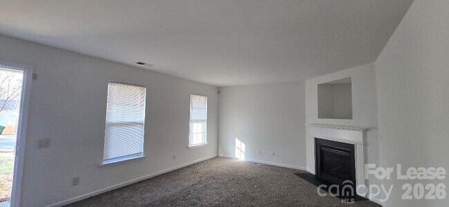 Building Photo - 5320 Peach Pl Ln