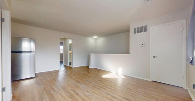 Building Photo - 110-41 62nd Dr