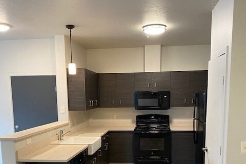 Cocina - 1050 Husky St