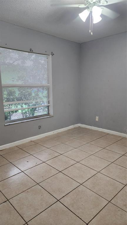 Foto del edificio - 2221 NW 4th Ct