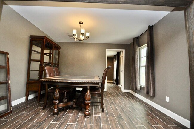 Foto del edificio - 6418 Treaschwig Rd