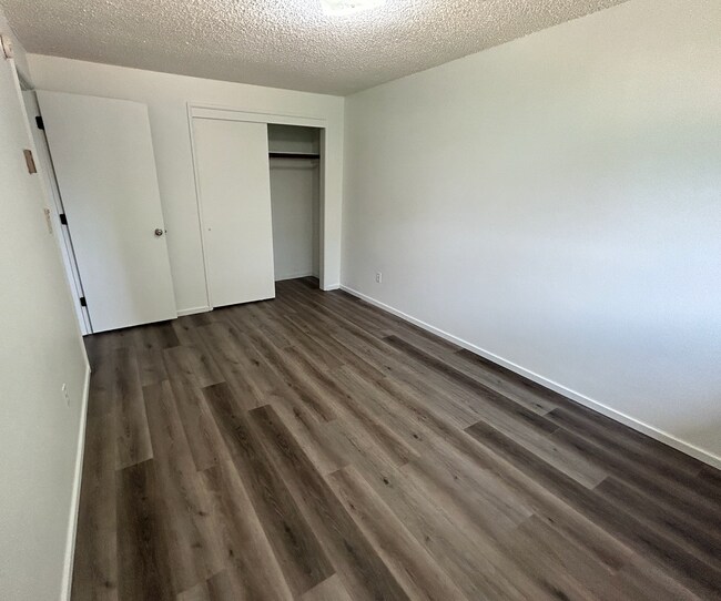 Foto del edificio - 2BD/1BA Duplex with large fenced yard Available June 5th!