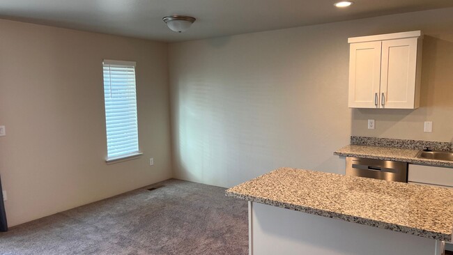 Building Photo - Beautiful Spacious New Built Townhome for ...