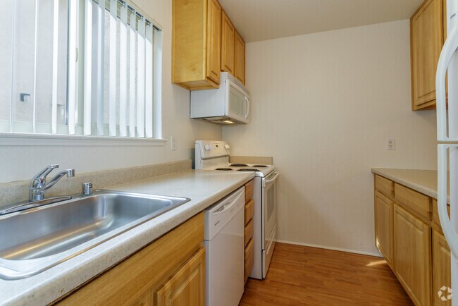 2HAB, 1,5BA - 978SF - The Drake and Anderson Court