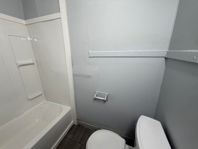 Building Photo - 505 Collett-