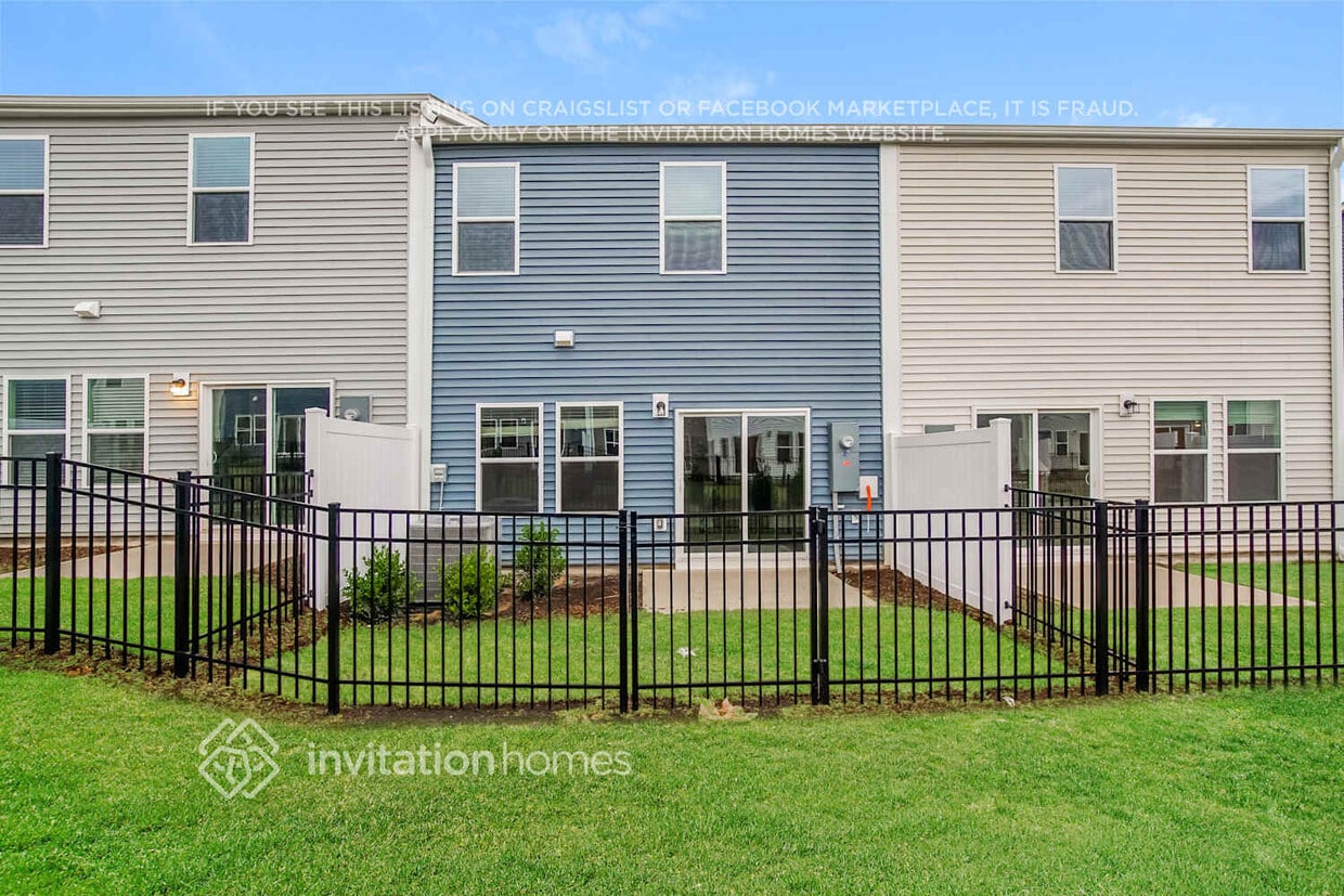 Building Photo - 822 Holiday Pk Ln