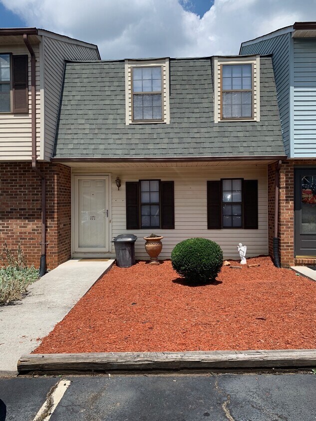 171 Kitty Hawk Square, Lynchburg, VA 24502 Townhome Rentals in