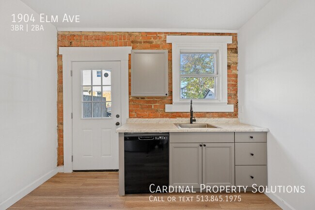Building Photo - 3 Bedroom Newly Renovated Home in Norwood