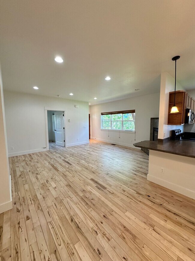 Foto del edificio - Beautiful 4 bedroom townhome