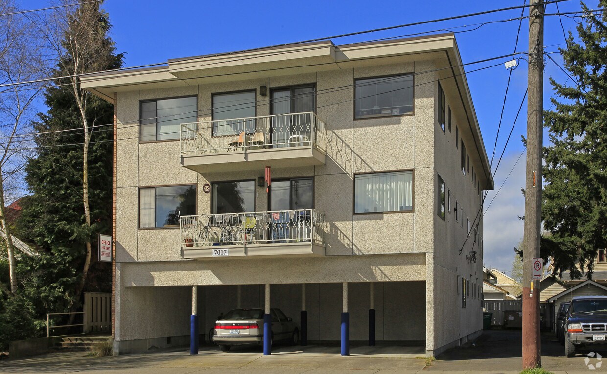7017 Greenwood Ave, Seattle, WA 98103 Apartments in Seattle, WA