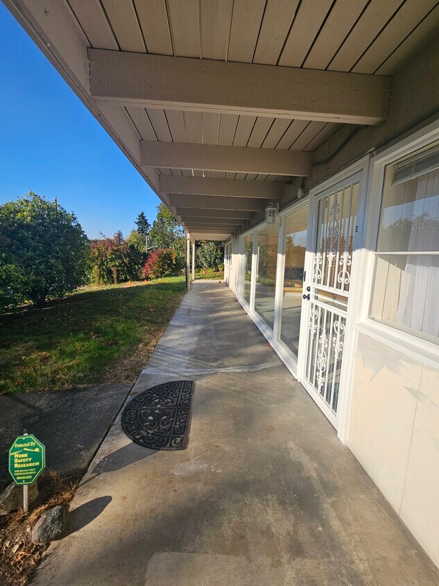 Foto principal - 751 Hazel Ave N