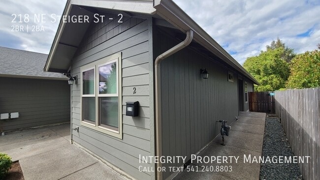 Building Photo - 218 NE Steiger St