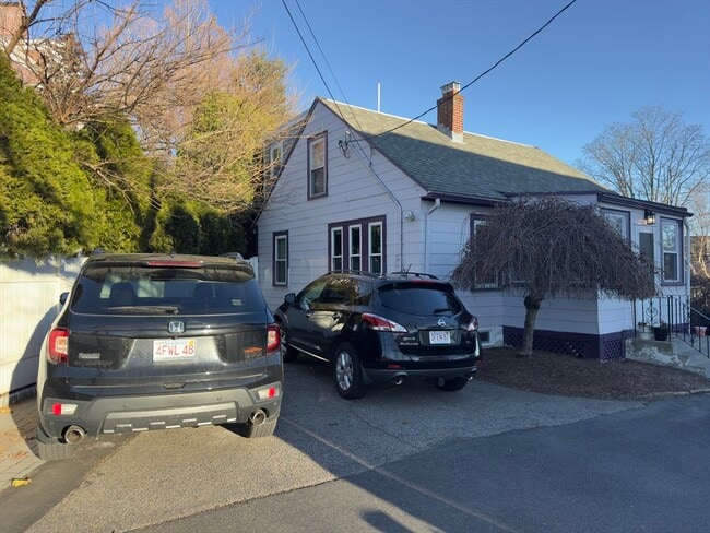 Building Photo - 8 Fox Point Rd