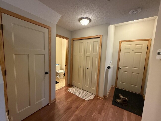 Foto del edificio - Spacious 4-Bedroom Home in Scenic Lino Lakes – Modern Comfort Meets Suburban Charm!
