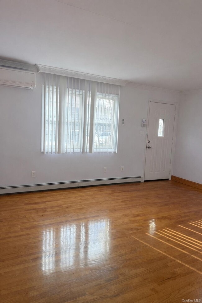 Foto del edificio - 214-27-214-38 38th Ave