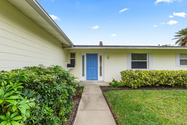 Building Photo - Riverfront Home in Ormond Beachside!