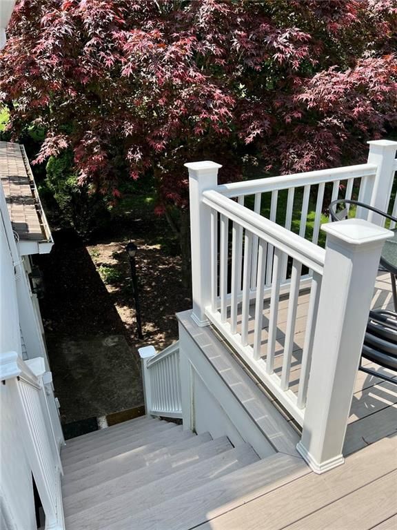 Foto del edificio - 9 Old Jenckes Hill Rd