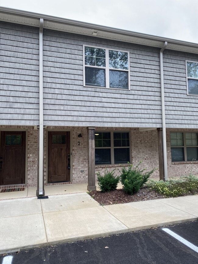 Building Photo - 2506 E Main St