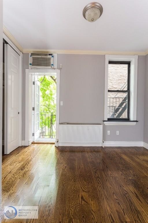 Foto principal - 325 E 25th St