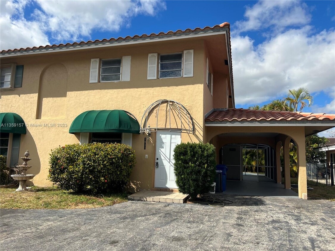 Primary Photo - 8937 NW 27th St