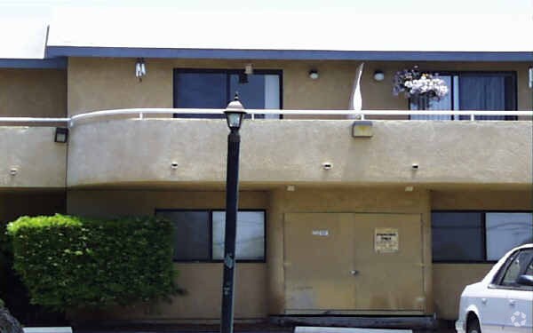 Building Photo - Leucadia Palms