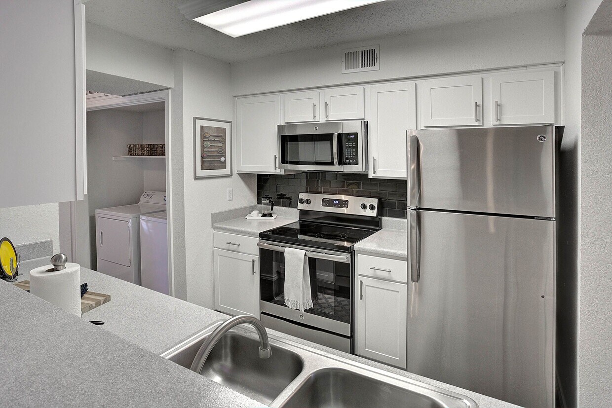 Bear Creek at Harwood Apartments 1130 Bear Creek Pky Euless, TX