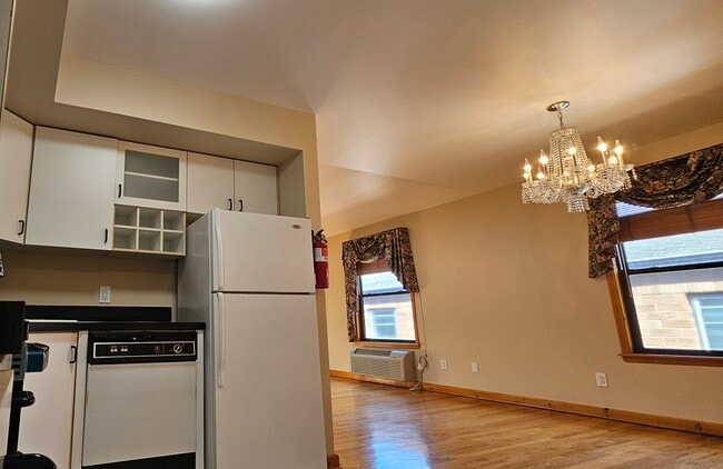 Building Photo - 416 68th St
