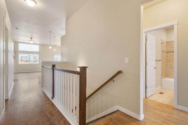 Foto del edificio - Spacious Modern 5-Bedroom Ranch Home in Hidden Valley Farm