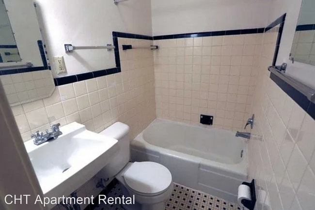 Building Photo - 1 br, 1 bath Apartment - 134 W. Gilman St.