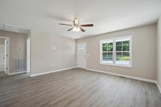 Living Room - 528 S Caldwell St