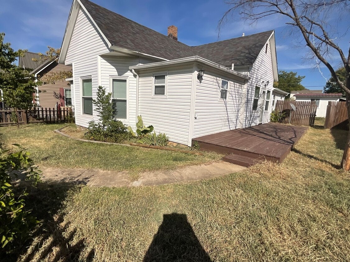 Large Home in Joplin! 3 bedroom, 2 bathro... - Large Home in Joplin!  3 bedroom, 2 bathro...