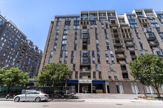 Building Photo - 33 Pond Ave