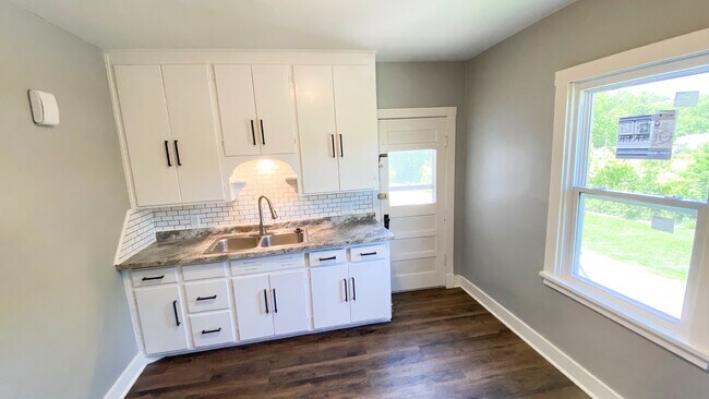 Kitchen - 206 John St