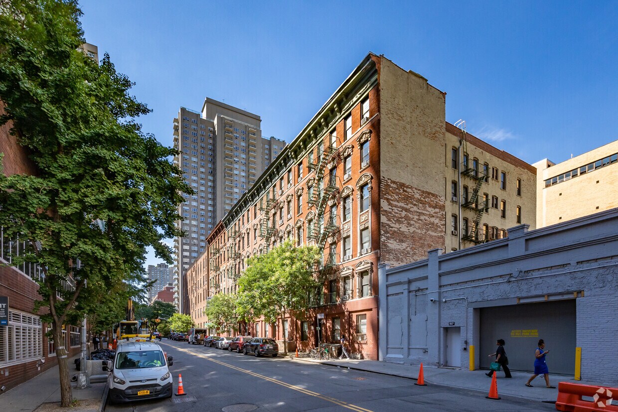 507511 E 73rd St, New York, NY 10021 Apartments in New York, NY