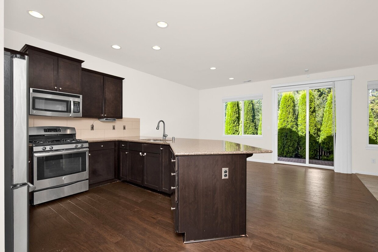 Foto principal - Gorgeous 4 Bedroom Lynnwood Home ready for December move-in!