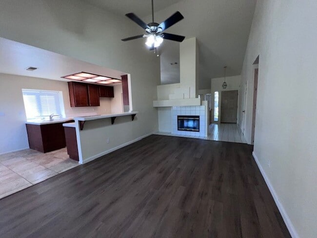 Building Photo - 8848 Hiddenspring Way