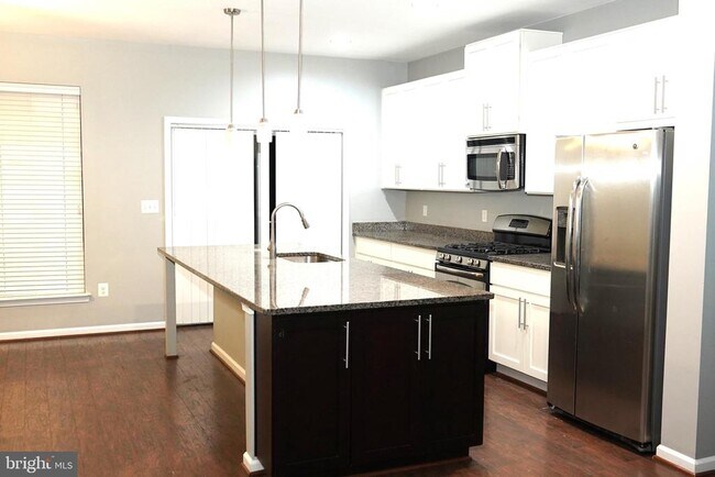 Foto del edificio - 22410 Glenbow Way