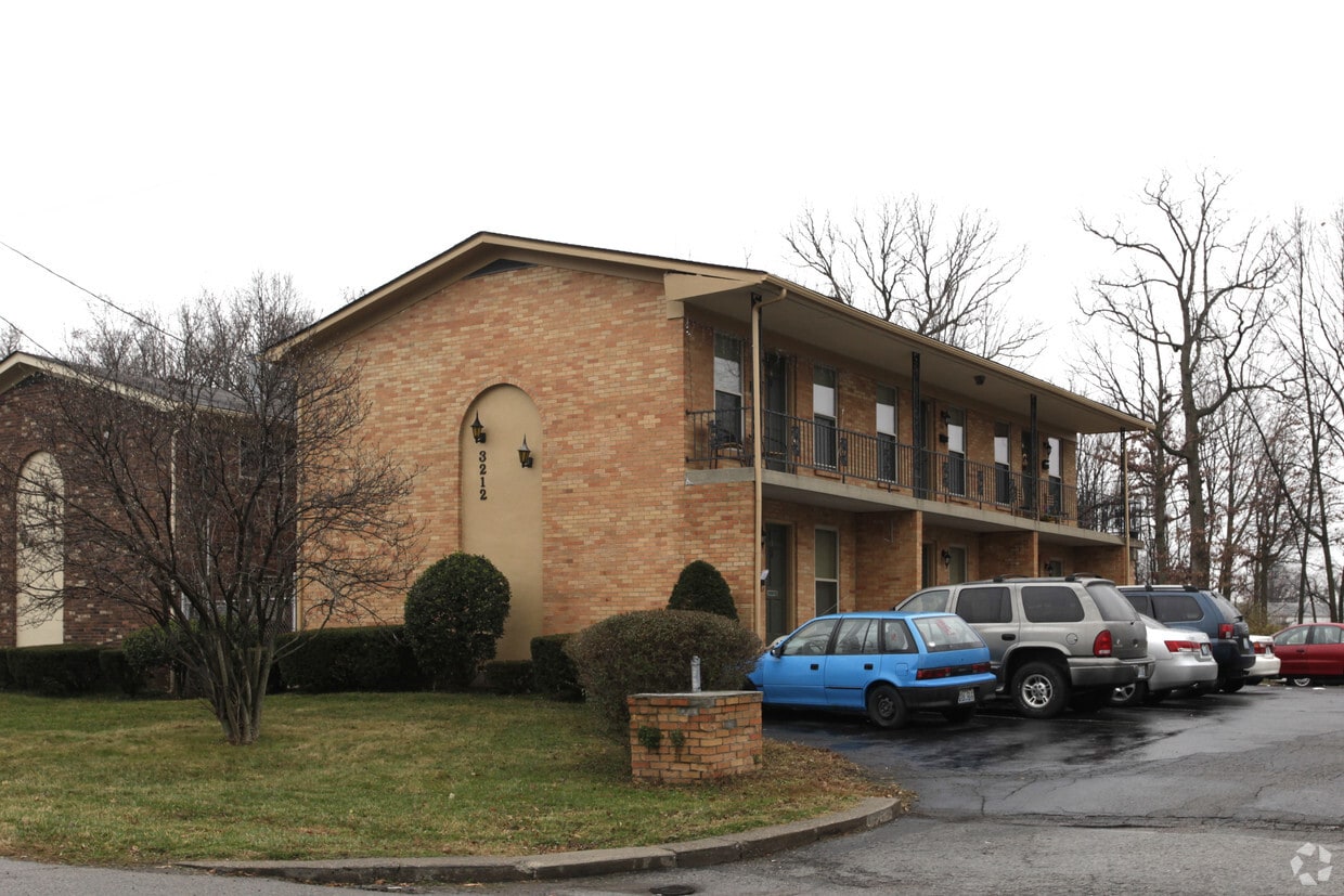 Vista a la calle del edificio - 3210-3212 Chinquapin Ln