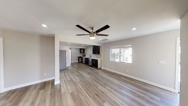 Foto del edificio - Newly Renovated (2022)! 7BD/3BA (Lease out...