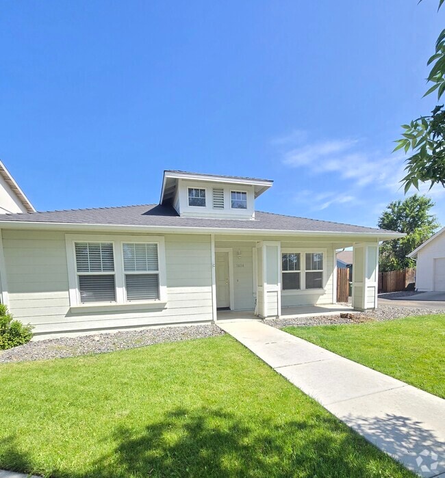 Building Photo - 1404 Pin Oak Dr