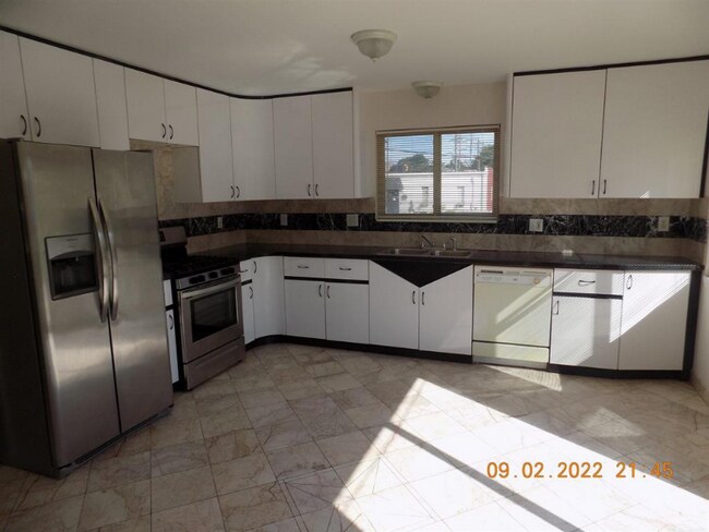 Foto del edificio - 24850 Lawrence Ave