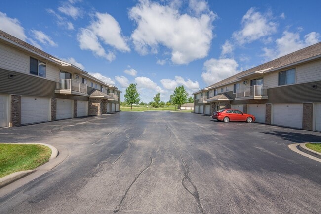 Building Photo - Woodland Estates