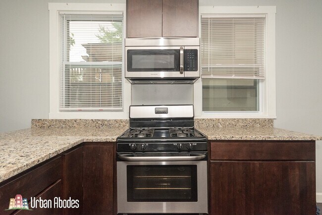 Foto del edificio - 2968 N Ridgeway Ave