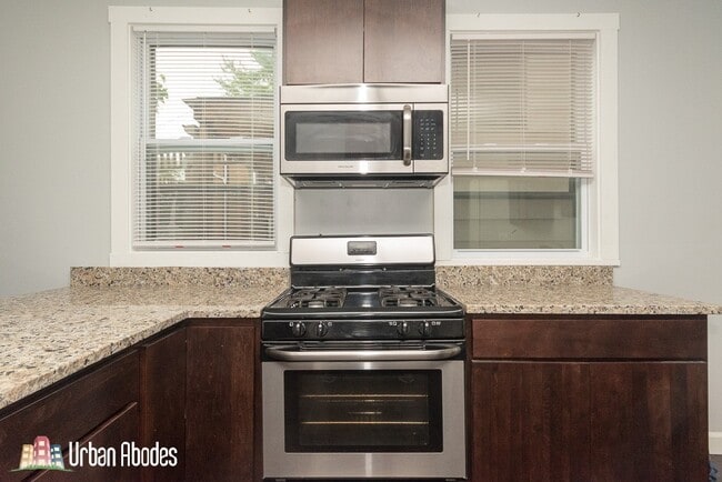 Building Photo - 2968 N Ridgeway Ave