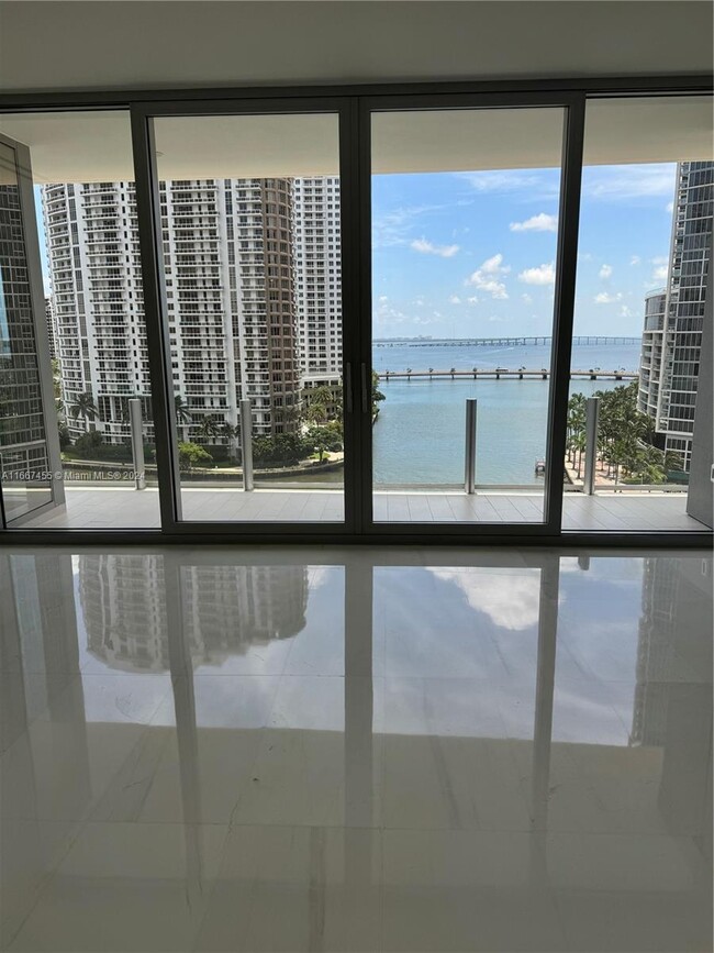 Foto del edificio - 300 Biscayne Blvd Way