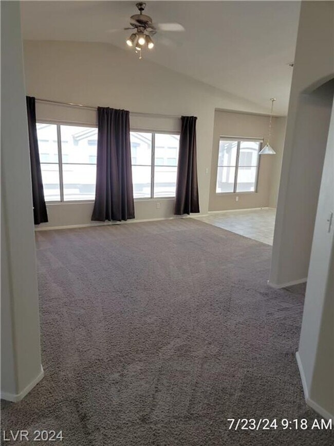 Building Photo - BOULDER RANCH-TWO PRIMARY SIZED BEDROOMS!!!