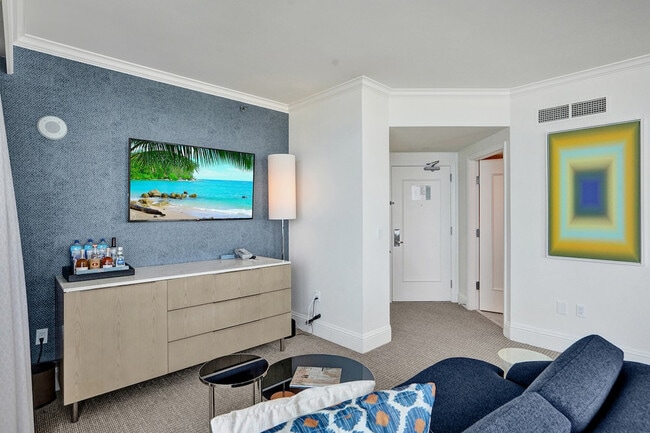 Building Photo - 4441 Collins Ave