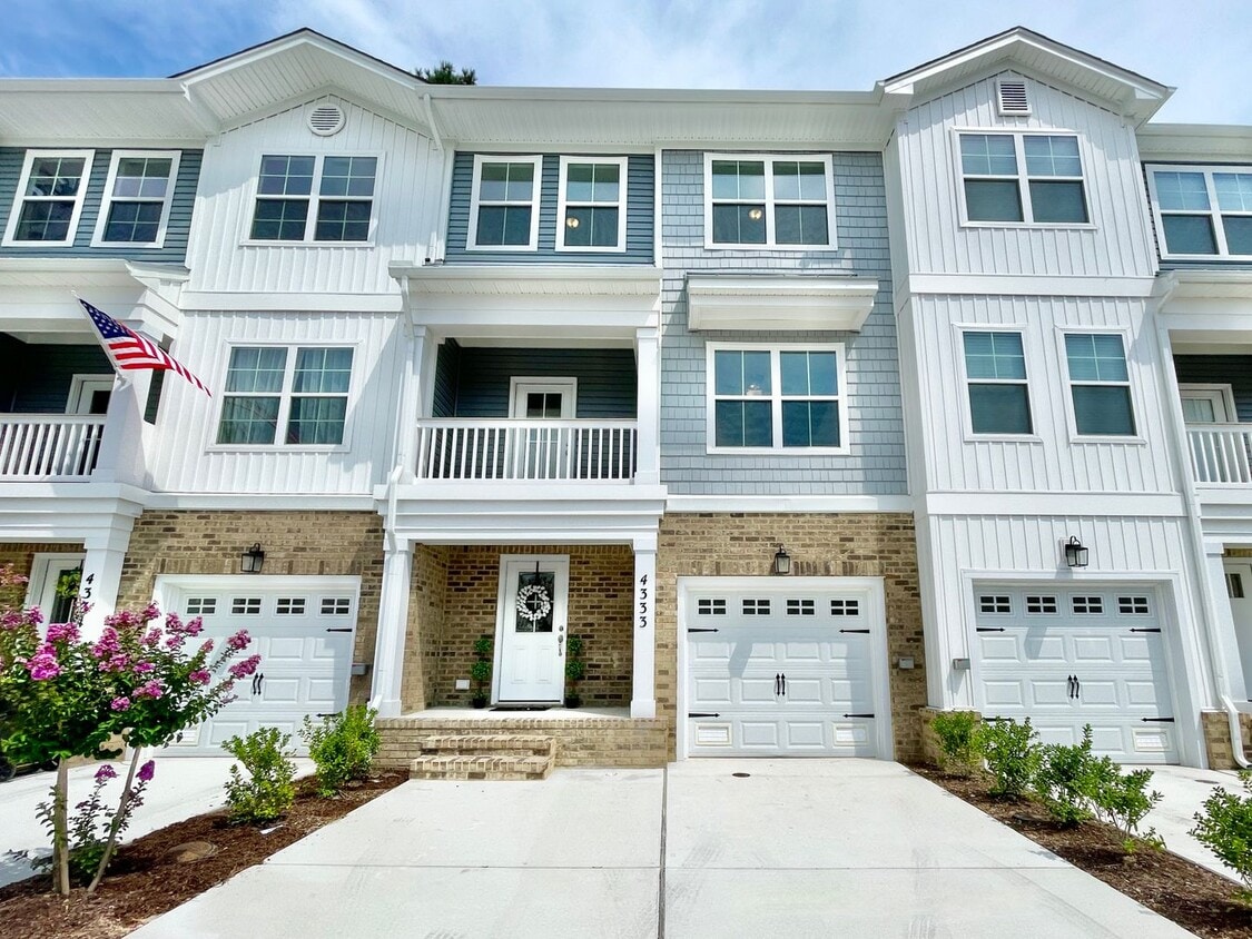 Practically New & Available NOW! Americana... - Practically New & Available NOW! Americana...