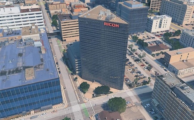 Building Photo - 215 Garry St